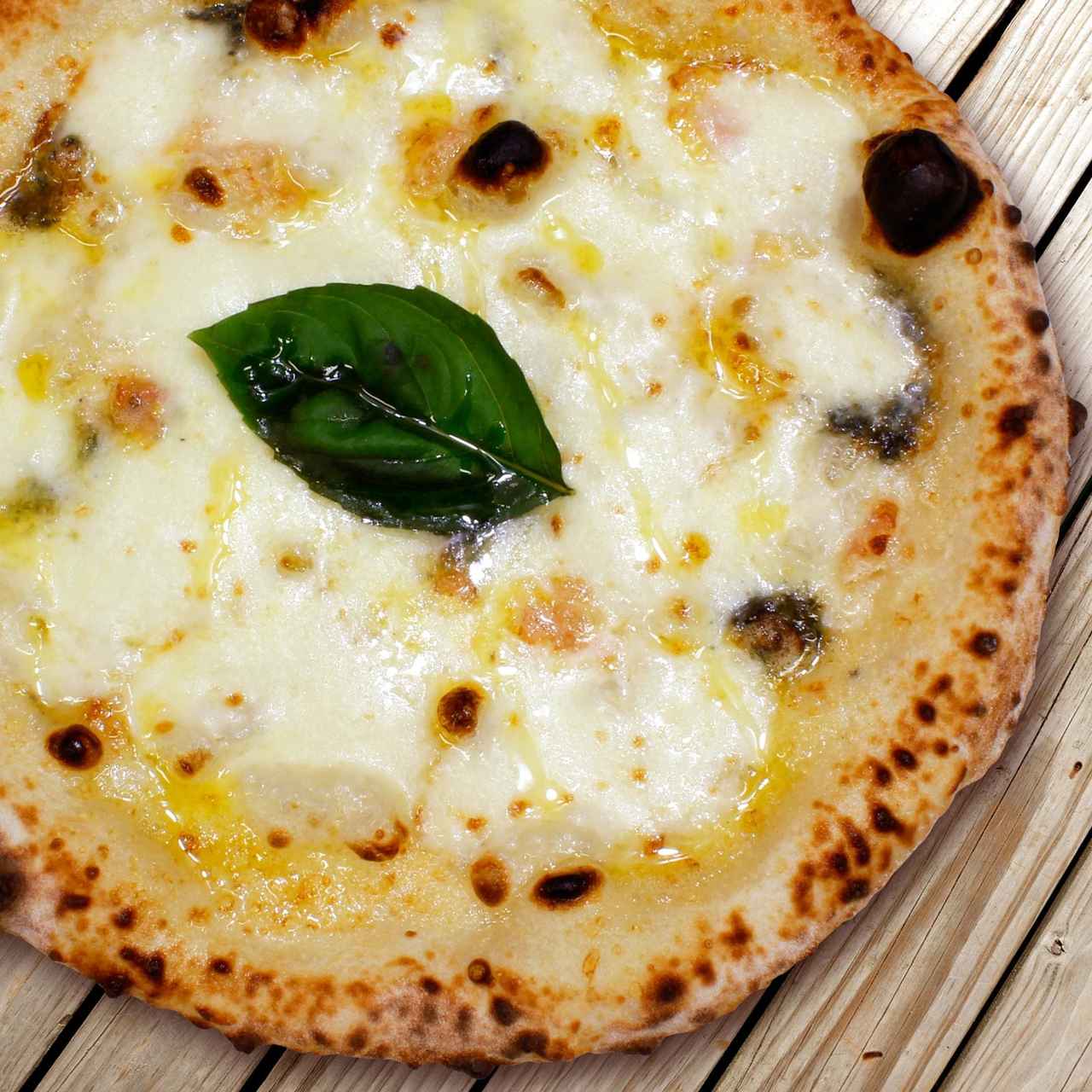 画像: 大人のクアトロフォルマッジ 4種類のチーズを使った、チーズ好きにはたまらないピッツァです。