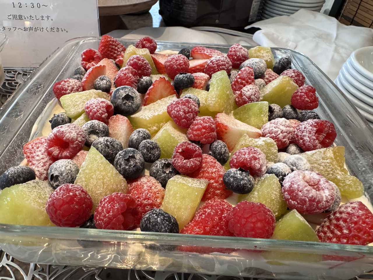 画像: マスカルポーネクリームとフルーツのスコップケーキ