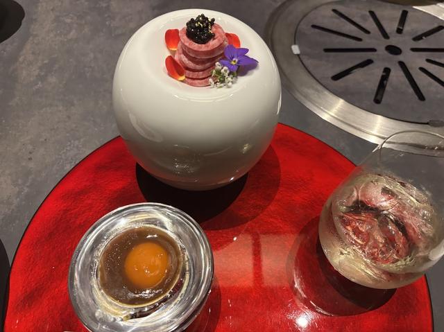 画像1: 神ユッケ 神戸牛 キャビア 金箔 生卵入り特製つけだれ