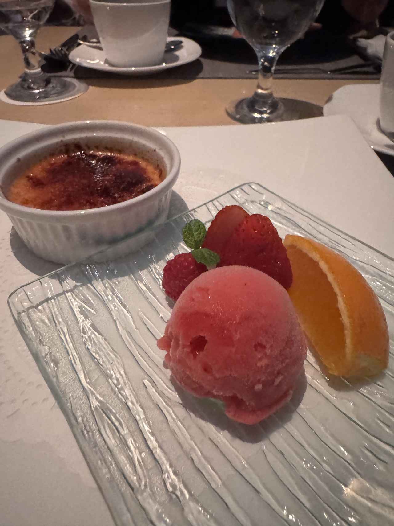 画像: デザート 下記4種より1品選べます。 ・桜クレームブリュレ　フランボワーズソルベ添え ・抹茶パウンドケーキ　バニラアイスクリーム添え ・いちごタルト　バニラアイスクリーム添え ・グレープフルーツのカッサータ（アイスケーキ）