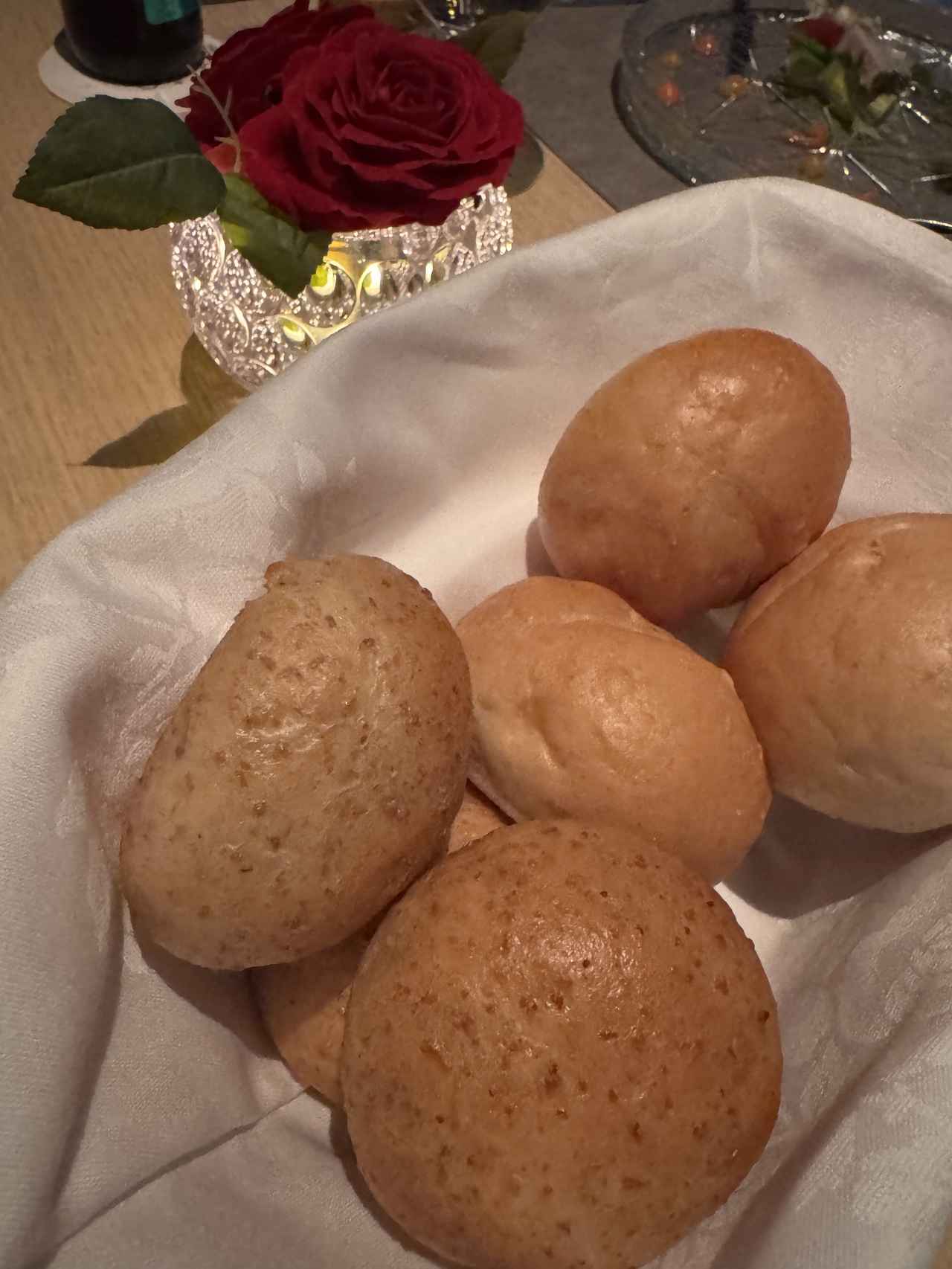 画像: 食べ過ぎ注意のほんわか温かい美味しいパン！