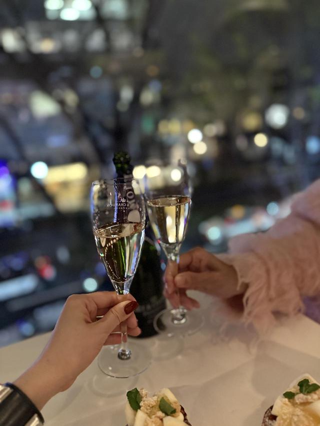 画像3: モエ・エ・シャンドン×ファレル・ウィリアムス 限定コレクションが表参道「V.A.」に登場!