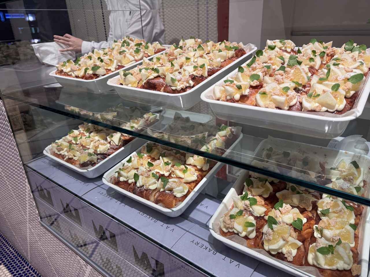 画像2: モエ・エ・シャンドン×ファレル・ウィリアムス 限定コレクションが表参道「V.A.」に登場!