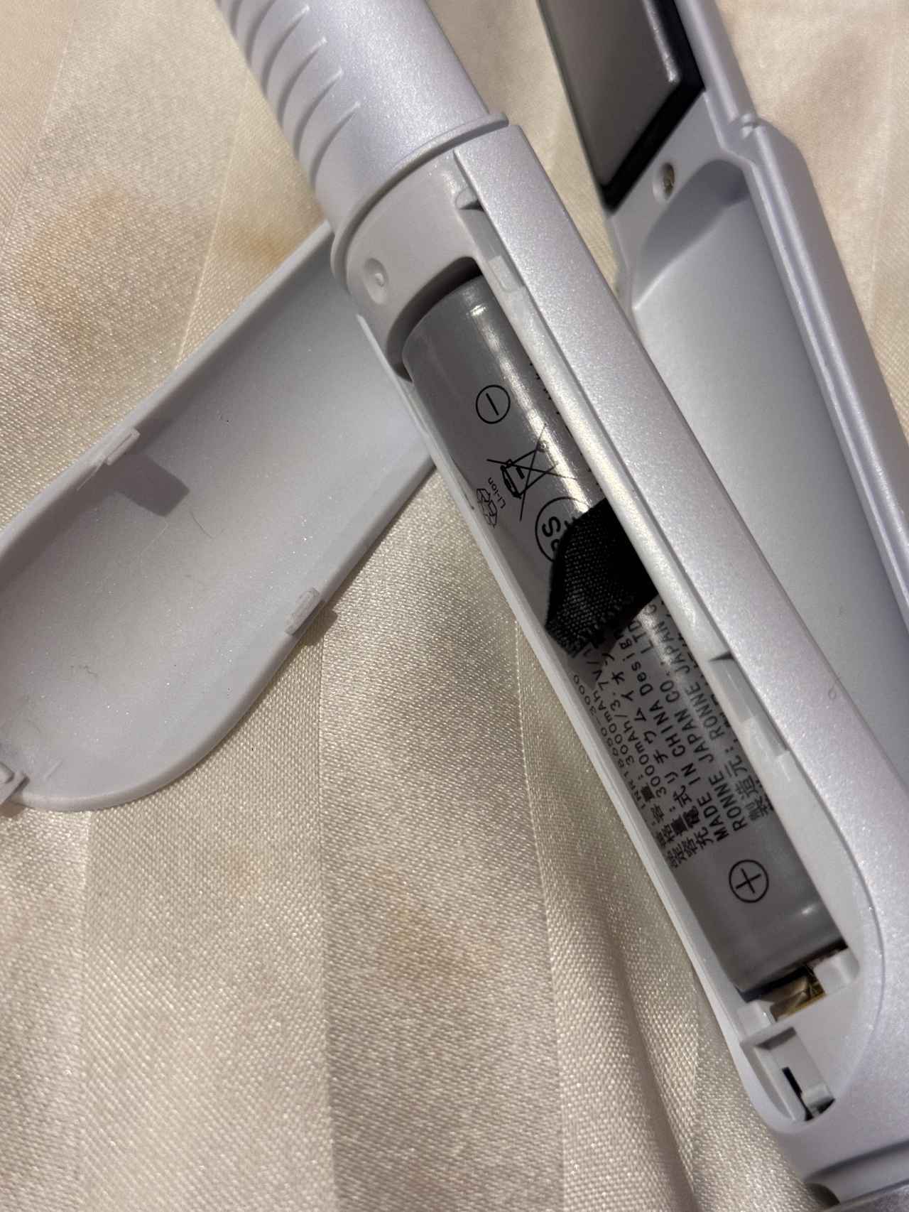 画像: はずせるリチウム電池