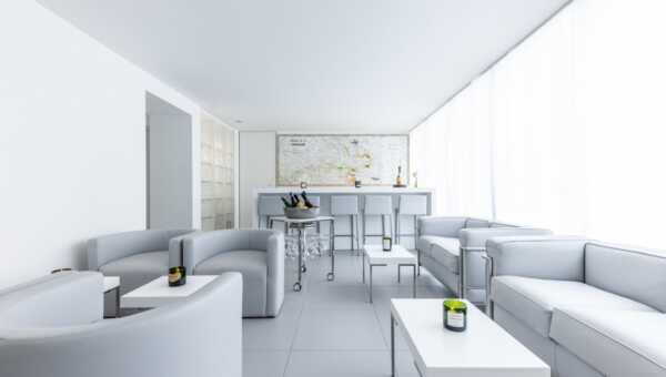 画像: 【AWA Lounge & Bar】営業時間　15:00〜24:00（23:30L.O.）  j2.by-onko-chishin.com