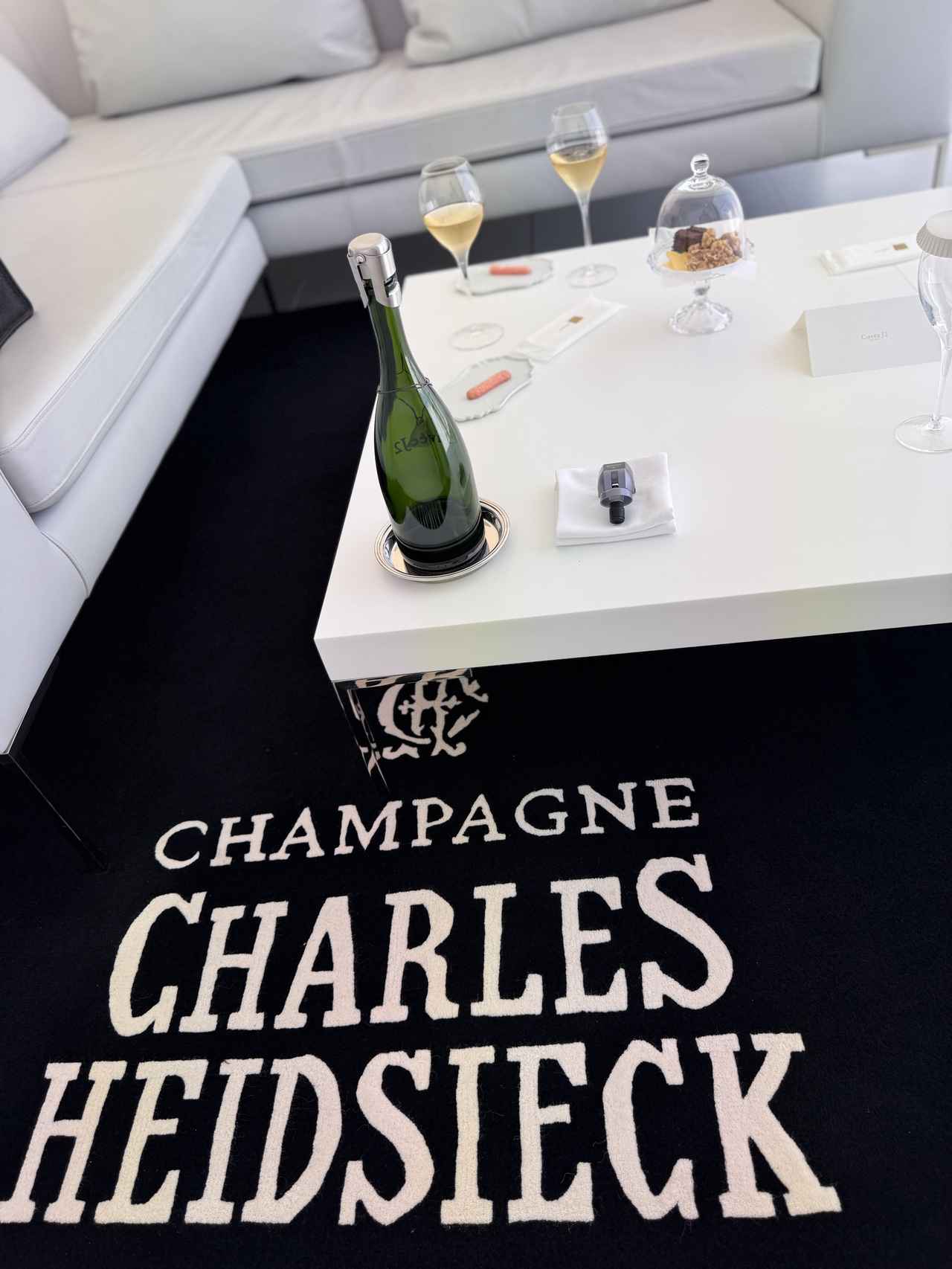 画像9: 真っ白に包まれる贅沢♡世界初のオフィシャル・シャンパン・ホテル【Cuvée J2 Hôtel Osaka by 温故知新】