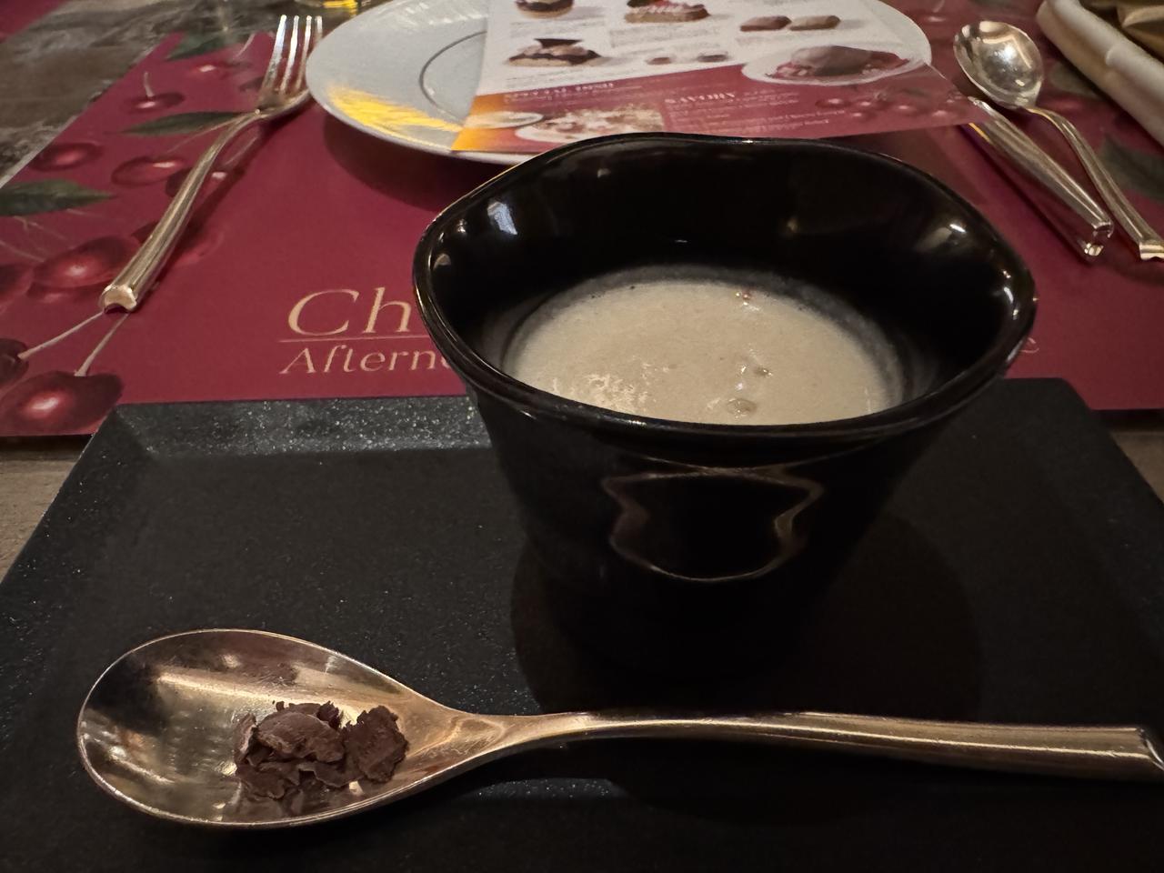 画像: サルシフィのスープ リンツチョコを添えて