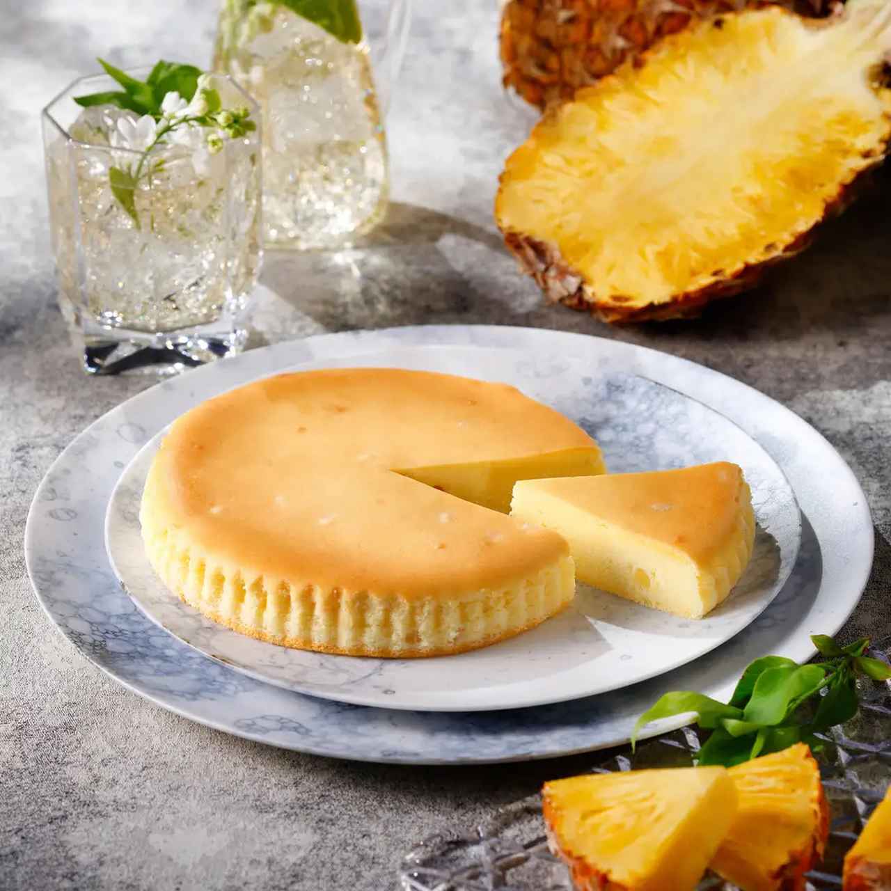 画像: 御用邸パイナップルチーズケーキ 販売価格:1,880円(税込) 販売期間:2025年5月14日(水)~7月初旬(予定) 販売店舗:チーズガーデン全店、オンラインショップ