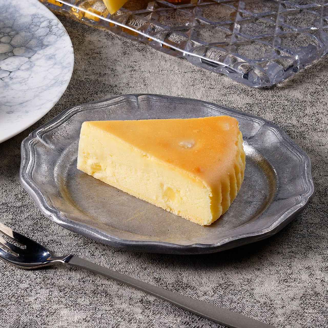 画像1: パイナップル香る極上の夏体験♡チーズガーデン初のトロピカルフレーバー『御用邸パイナップルチーズケーキ』が登場!