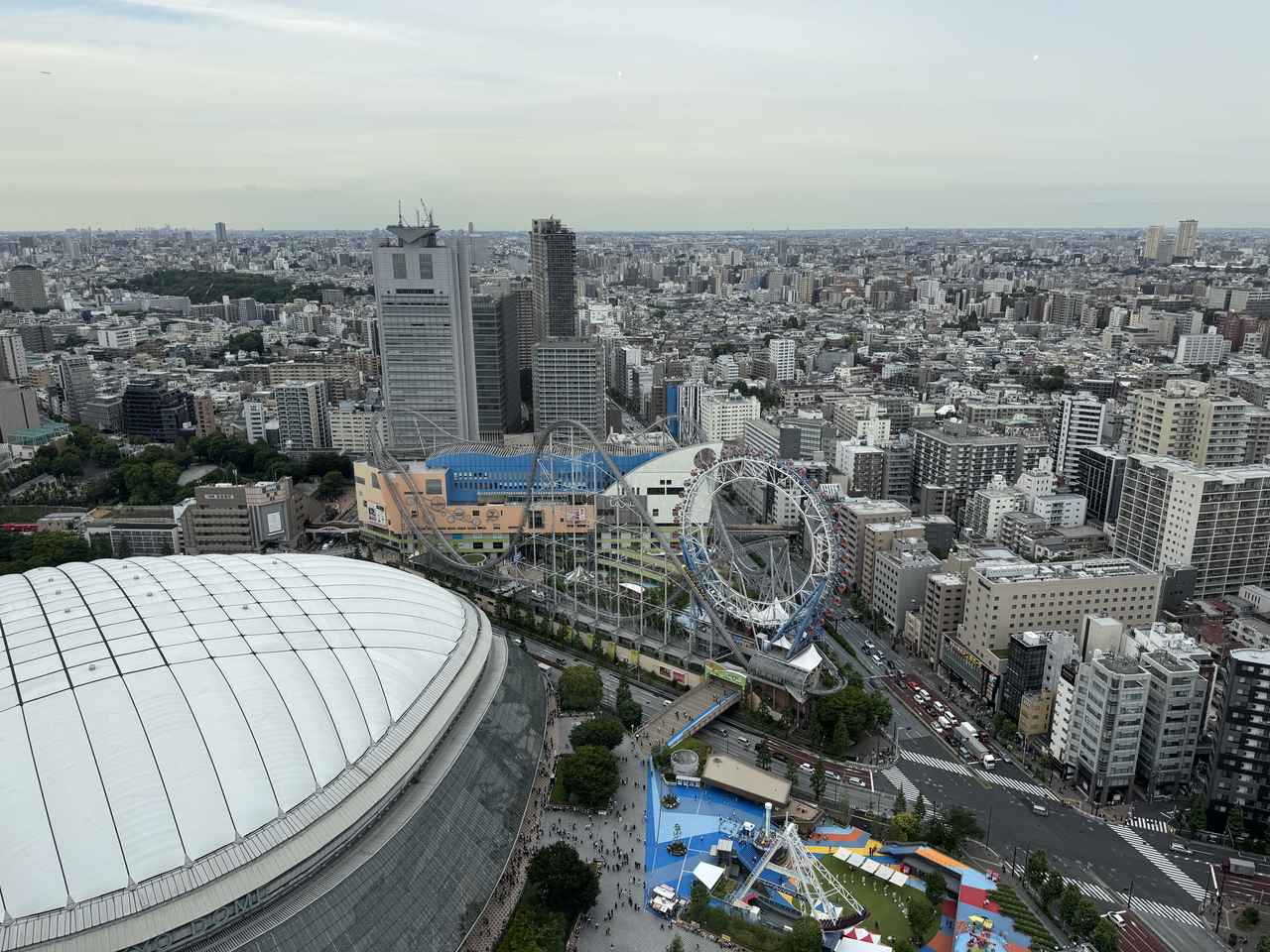 画像: 地上150mのスカイラウンジで、非日常のティータイムを