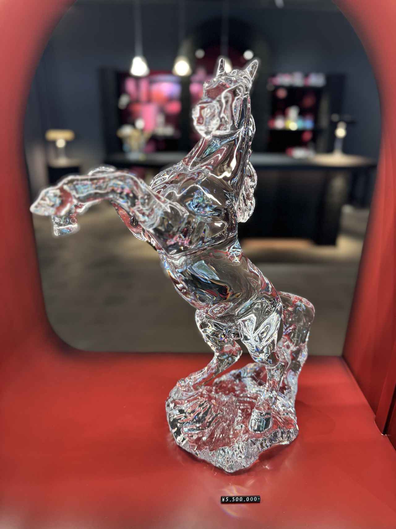 画像 : 3番目の画像 - 「深紅の煌めきに酔いしれる♡「バカラショップ 丸の内」移転リニューアル＆“バカラの壁”広がるバーが誕生！」のアルバム - カワコレメディア