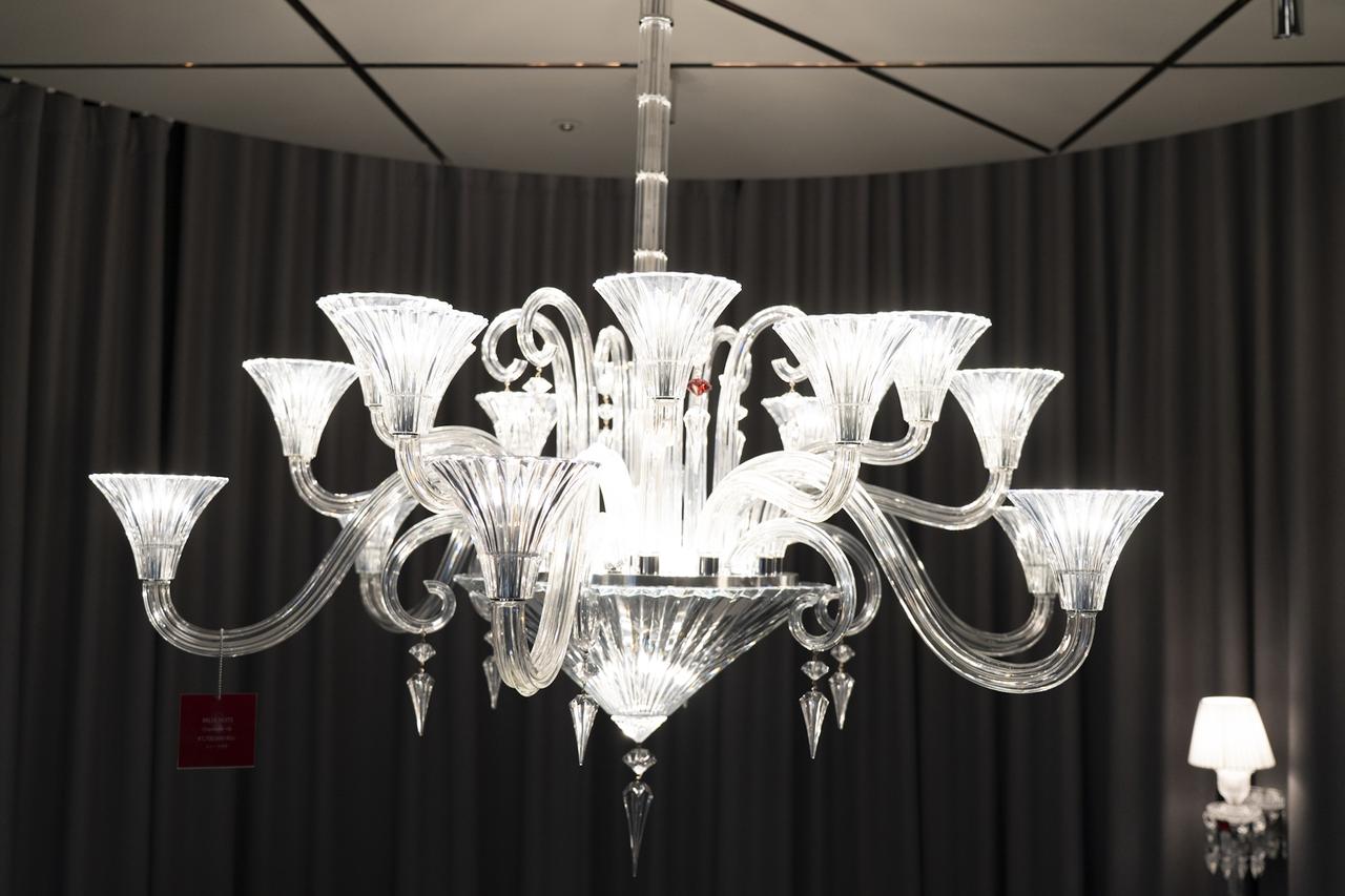 画像 : 2番目の画像 - 「深紅の煌めきに酔いしれる♡「バカラショップ 丸の内」移転リニューアル＆“バカラの壁”広がるバーが誕生！」のアルバム - カワコレメディア