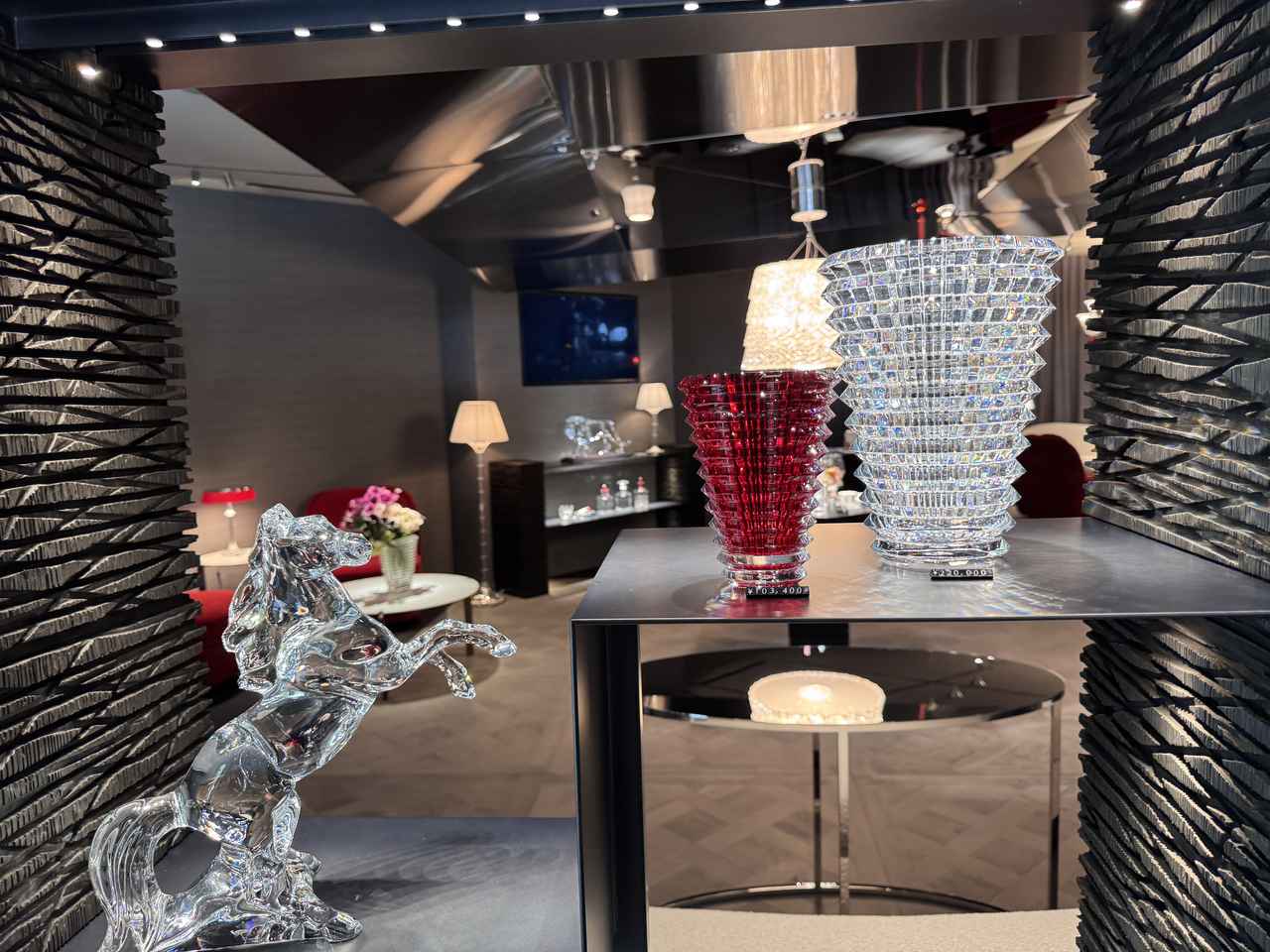 画像 : 8番目の画像 - 「深紅の煌めきに酔いしれる♡「バカラショップ 丸の内」移転リニューアル＆“バカラの壁”広がるバーが誕生！」のアルバム - カワコレメディア