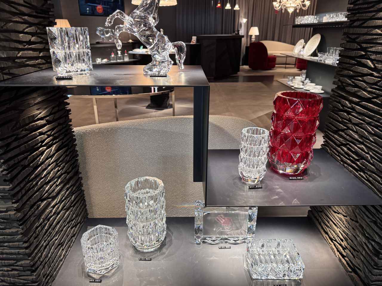 画像 : 7番目の画像 - 「深紅の煌めきに酔いしれる♡「バカラショップ 丸の内」移転リニューアル＆“バカラの壁”広がるバーが誕生！」のアルバム - カワコレメディア