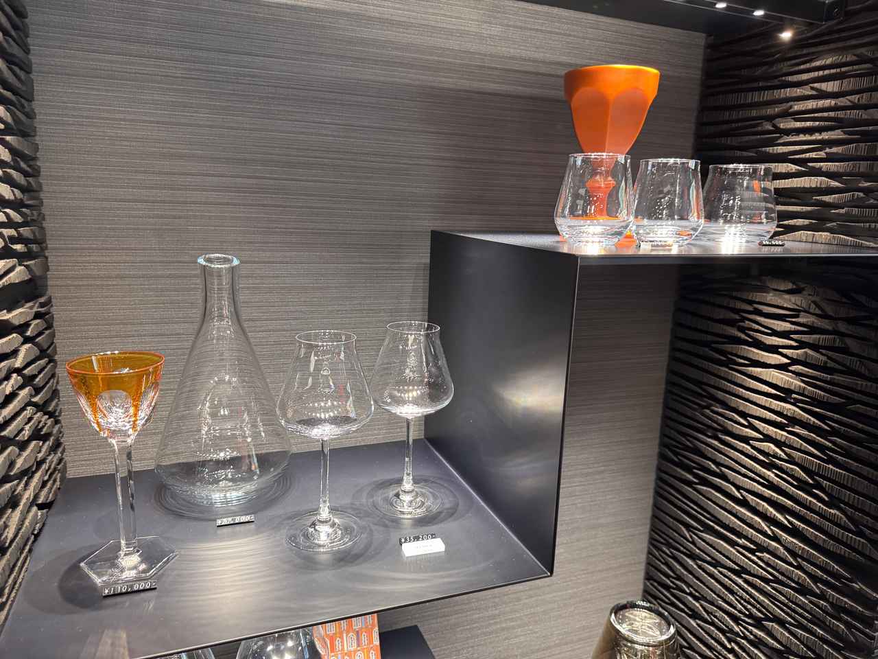 画像 : 12番目の画像 - 「深紅の煌めきに酔いしれる♡「バカラショップ 丸の内」移転リニューアル＆“バカラの壁”広がるバーが誕生！」のアルバム - カワコレメディア