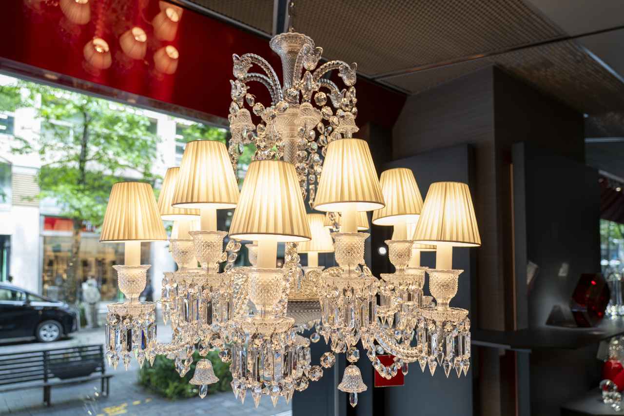 画像 : 1番目の画像 - 「深紅の煌めきに酔いしれる♡「バカラショップ 丸の内」移転リニューアル＆“バカラの壁”広がるバーが誕生！」のアルバム - カワコレメディア