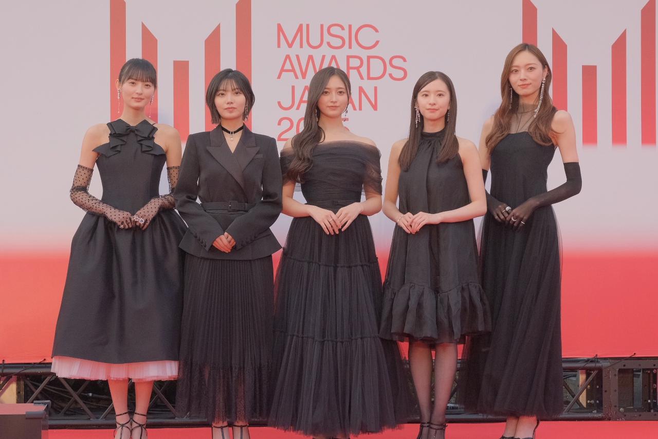 画像: 乃木坂46（左より、遠藤さくら・中西アルノ・井上和・菅原咲月・梅澤美波）