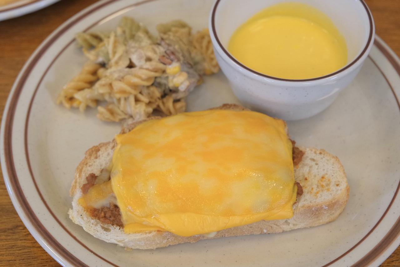 画像: グレートチーズナチョブレッド デリ＆スープ付き 1,300円〈テイクアウトは包材費紙で1,300円〉（税込）