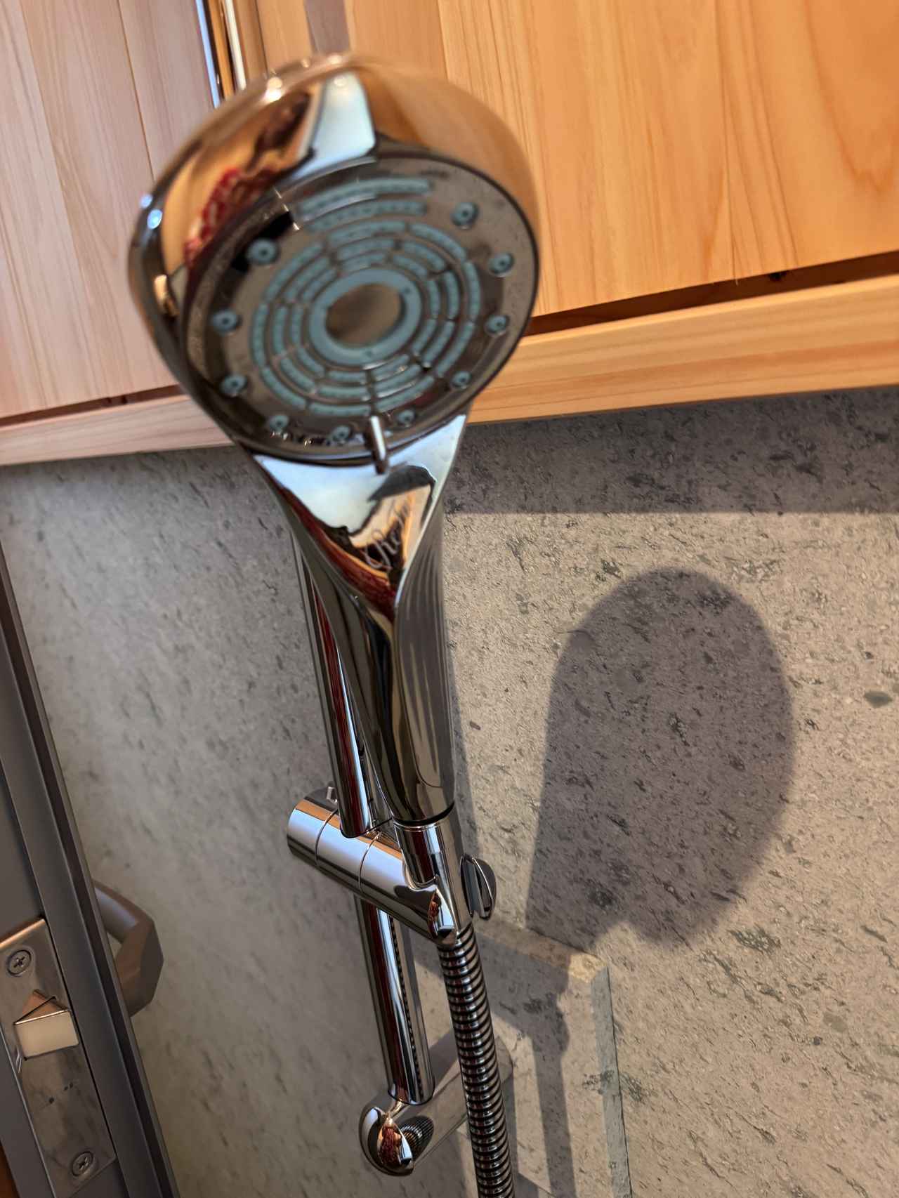 画像: Refaのシャワーヘッド。水圧が強くてマッサージ効果抜群