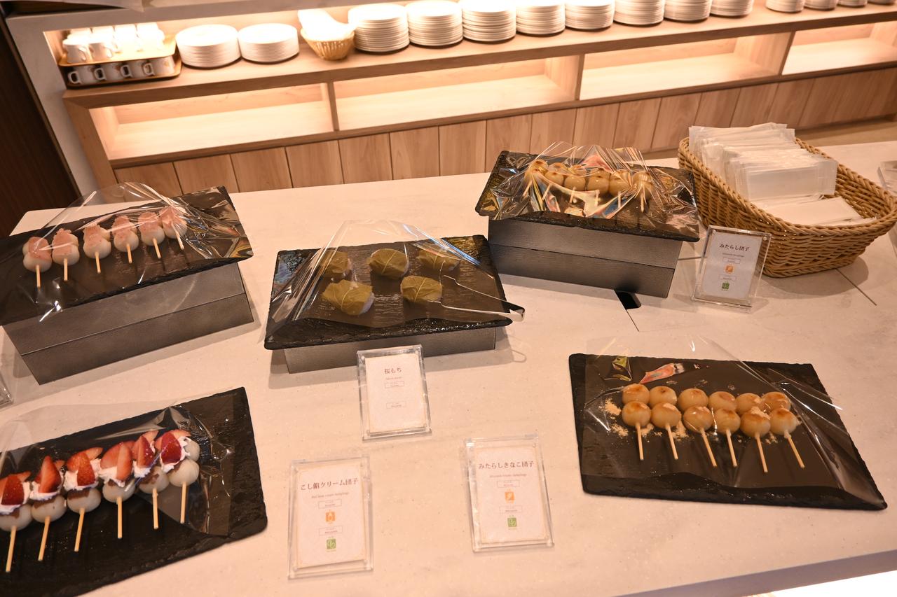 画像1: 【ラウンジ】カクテルタイムにはワインや可愛いスイーツも