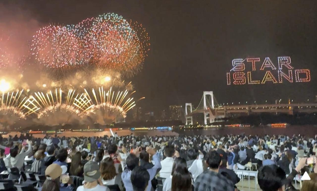 画像3: シートに寝転んで鑑賞♡ラグジュアリーな観覧スタイルも話題