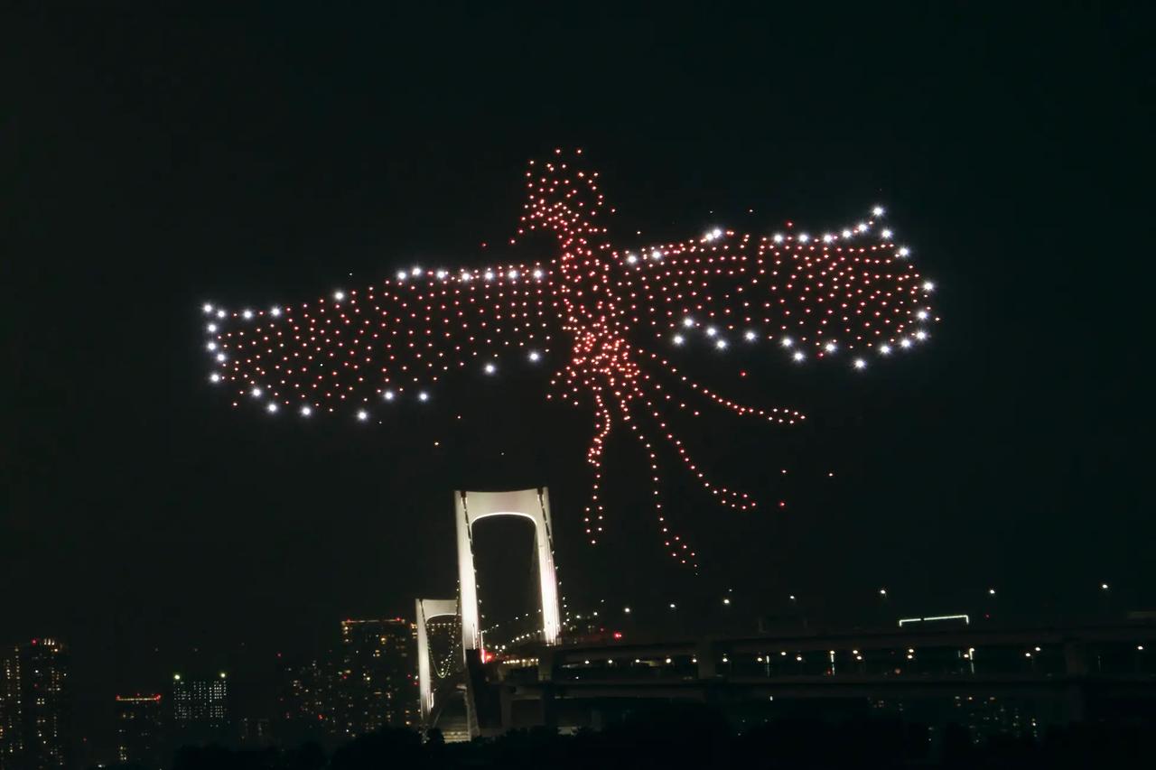 画像5: シートに寝転んで鑑賞♡ラグジュアリーな観覧スタイルも話題