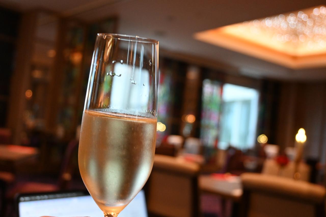 画像2: 【ラウンジ】カクテルタイムにはワインや可愛いスイーツも