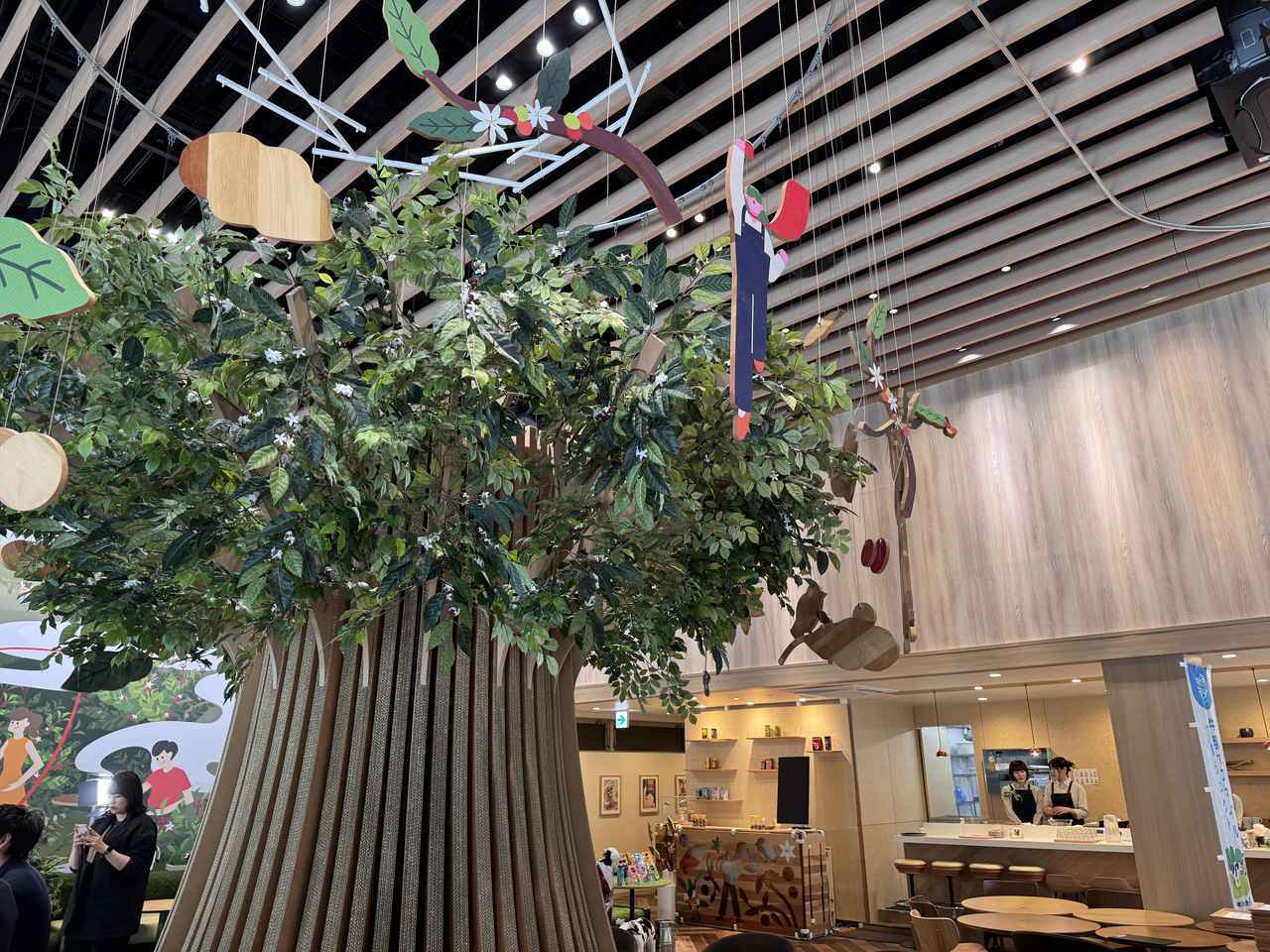 画像1: 原宿がまるで牧場に⁉ミニチュア牛も登場する“映え”空間