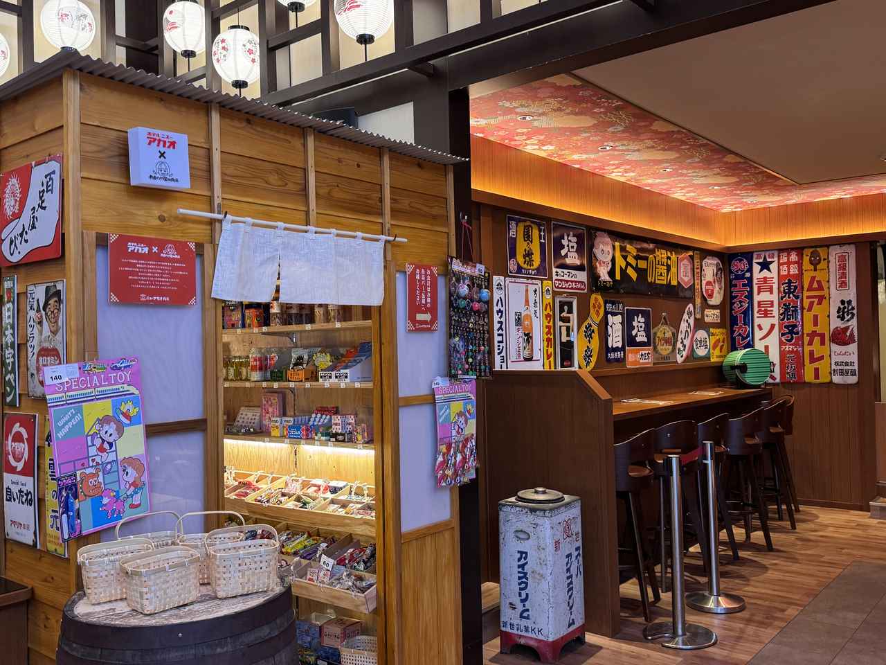 画像: 駄菓子やさんも！