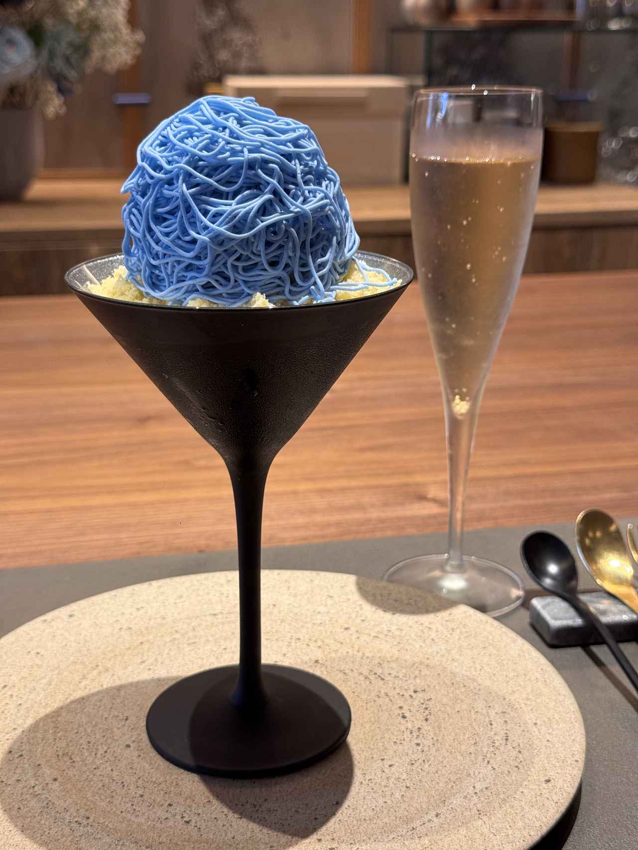 画像: シャンパーニュと一緒にいただきました。
