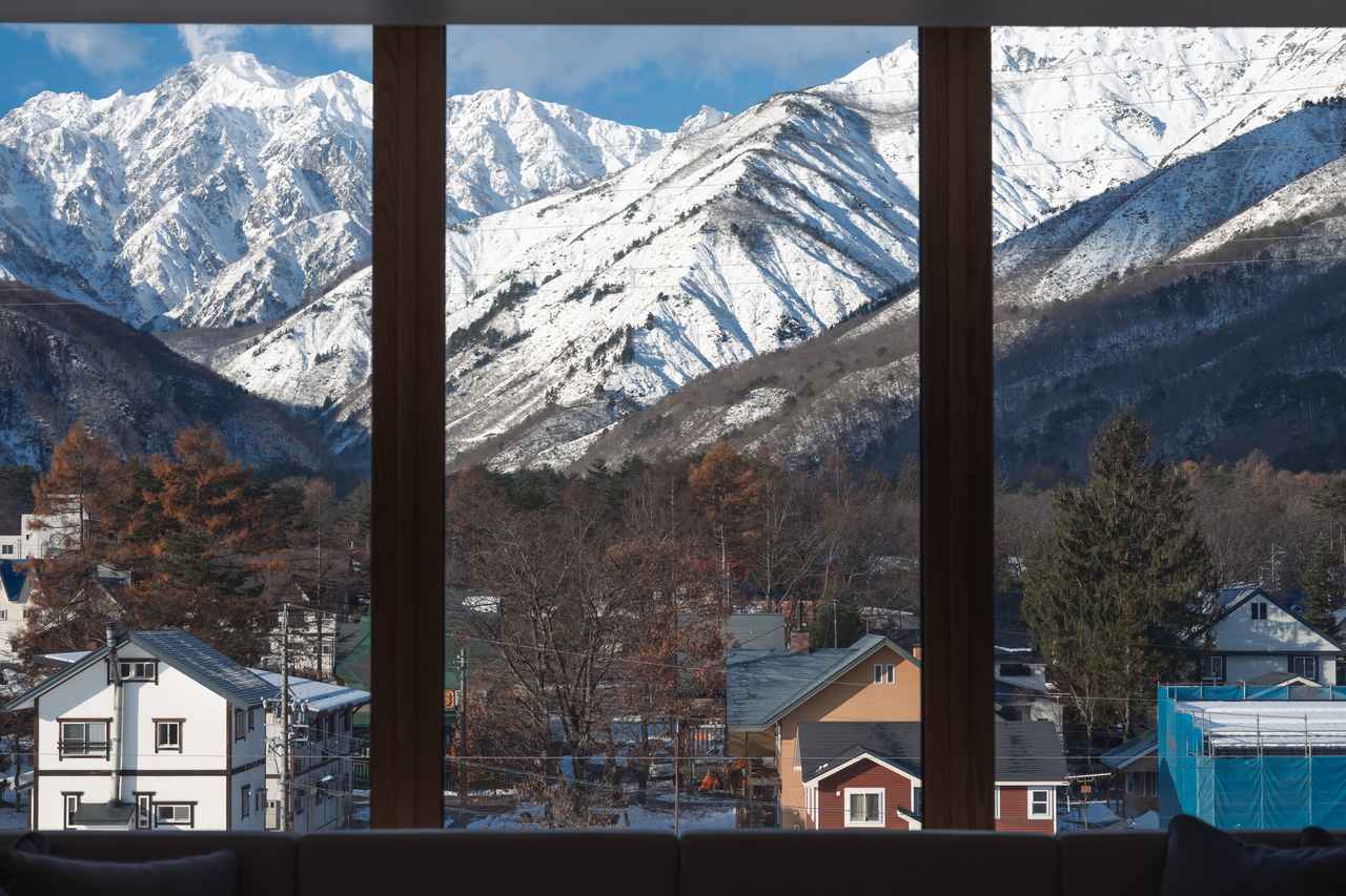 画像: 壮麗な白馬の景色をひとりじめ。“暮らすように泊まる”特別な客室空間