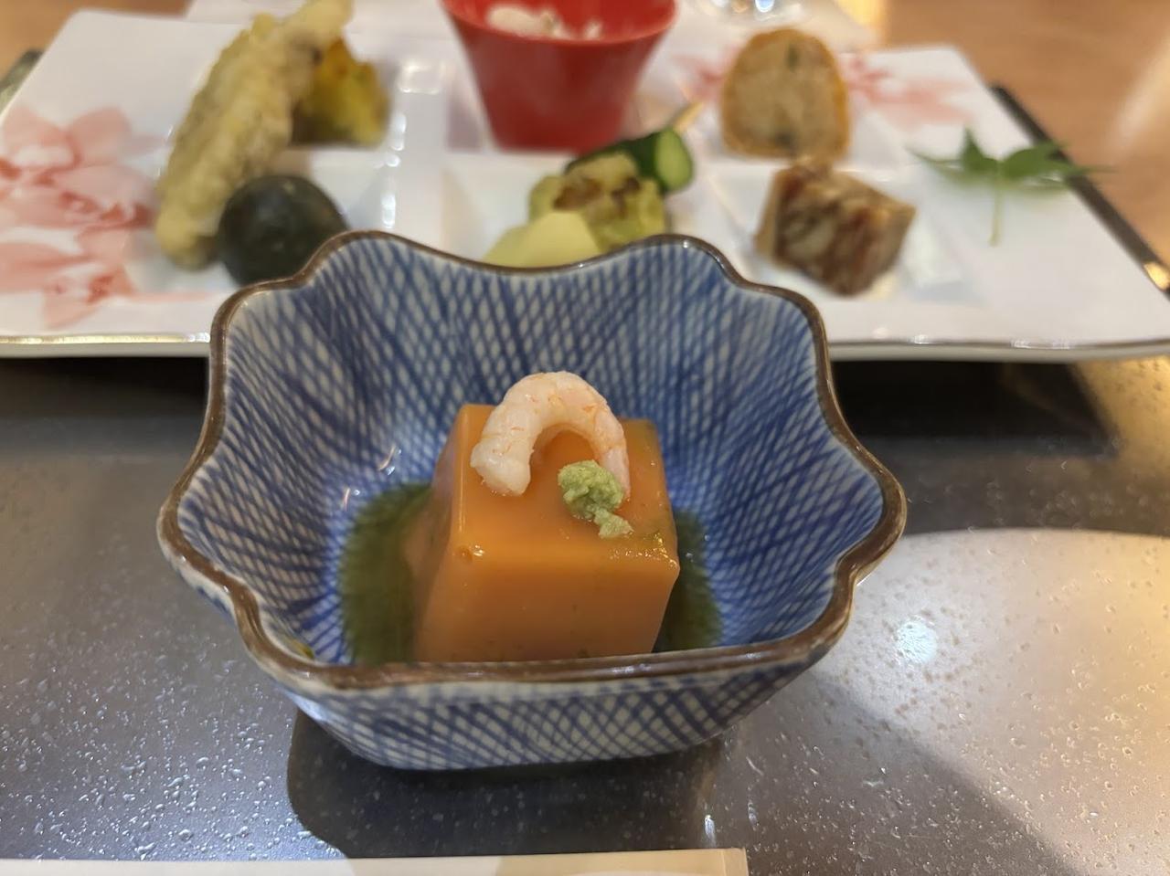 画像2: 彩り豊かな季節の食材と素材の持ち味を活かした懐石料理