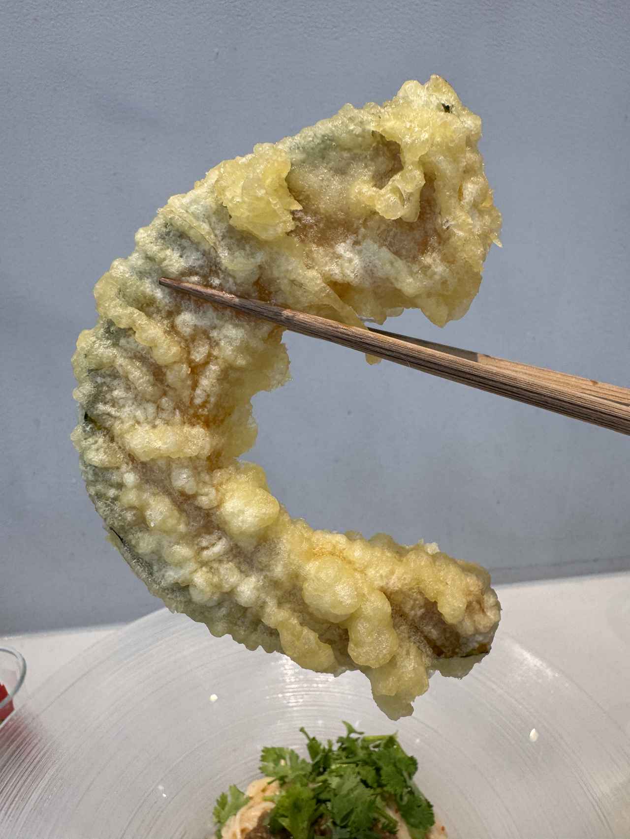 画像: 食べ応え抜群のかぼちゃの天ぷら！これで110円はお得！