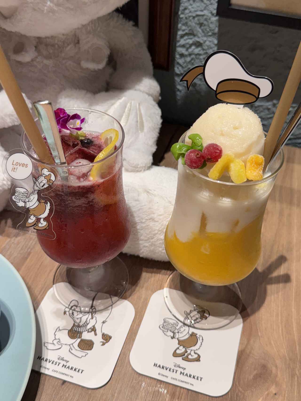 画像: おしゃれな小悪魔♡Berry very レモネード＜Daisy＞ 愛しのあの子に恋のアタック♡とろけるマンゴーヨーグルト甘酒フロート＜Donald＞ 各1320円税込  ©︎Disney