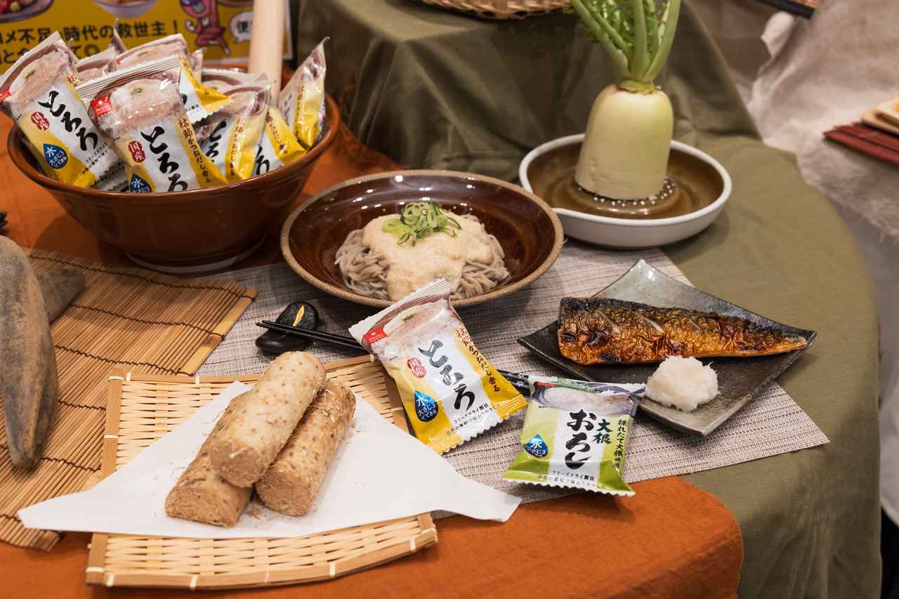 画像: フリーズドライ大根おろし 標準小売価格：120円（税抜） ベトナムの自社農園で栽培した大根を収穫後 2日以内にすりおろし、すぐにフリーズドラ イ。水を注ぐだけで、まるでおろしたてのような風味をお楽しみいただけます。