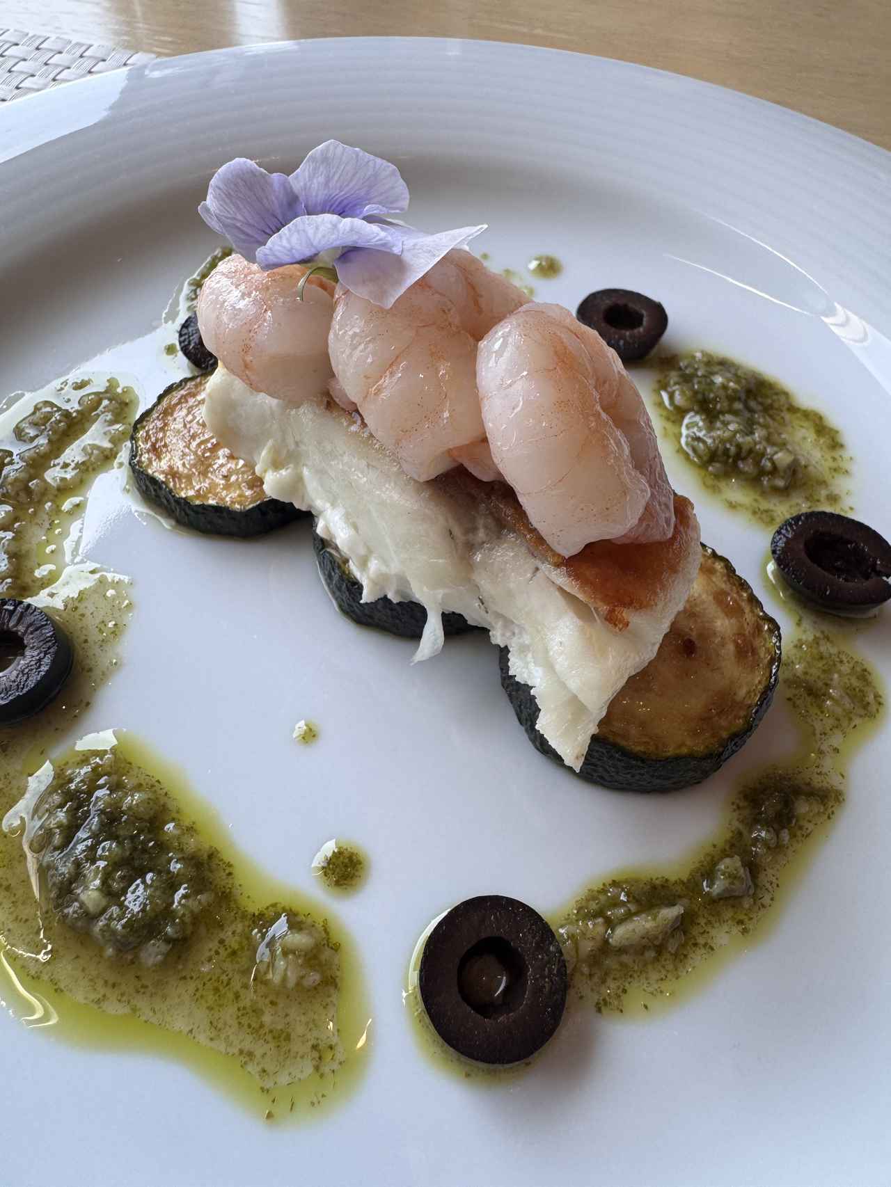 画像: 鯛とえびのポワレ 大葉ガーリックソース
