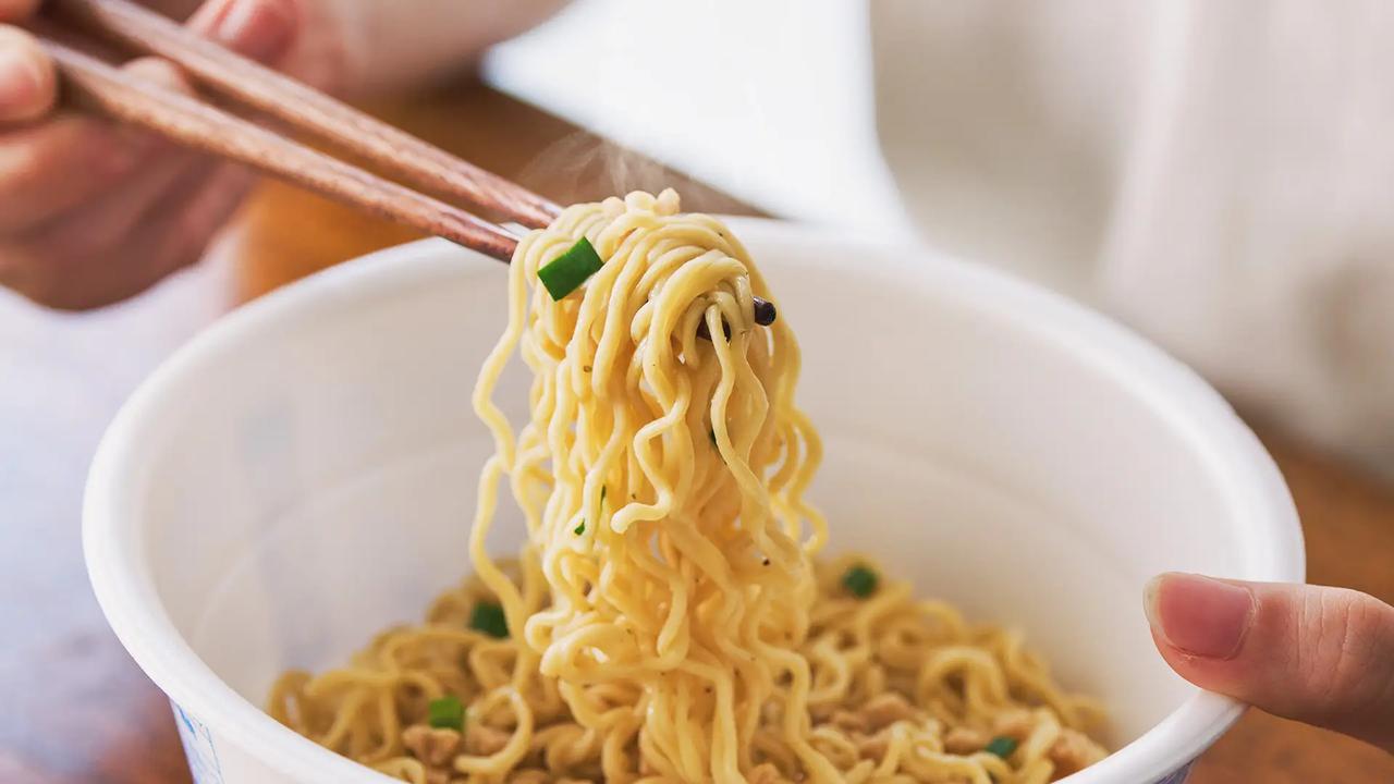 画像2: 第三弾はスパイス引き立つあっさり塩味「BASE YAKISOBA 塩焼きそば」