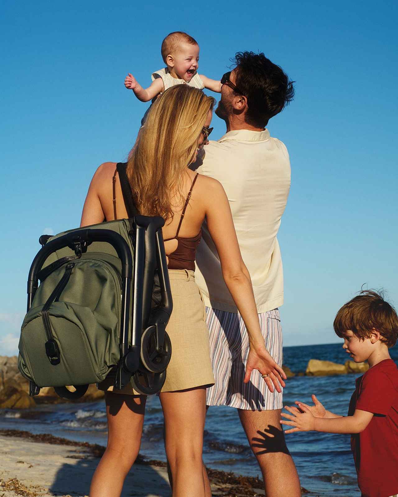 画像: 内蔵ストラップで、持ち運びも楽々