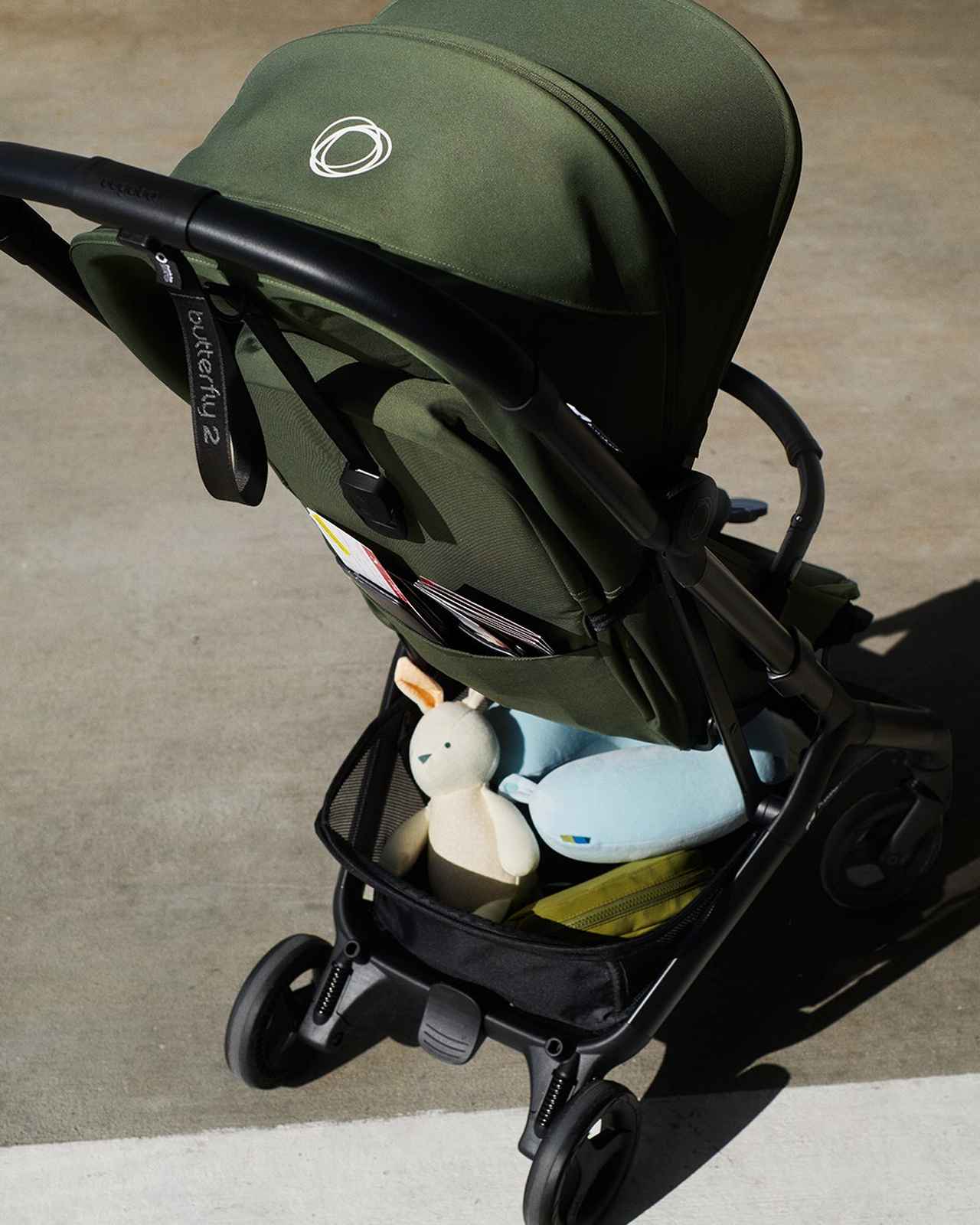 画像: 容量45L、耐荷重8kgのアンダーシートバスケットとバックシートポケット