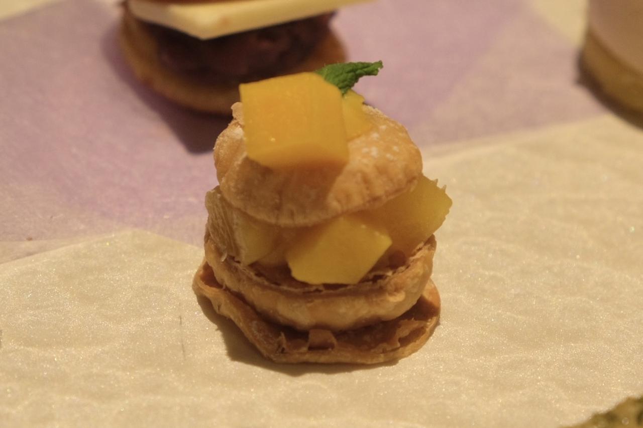 画像1: ●【日本茶を使用した逸品】マンゴーとパインのパイ × 「玄米茶ソーダ」