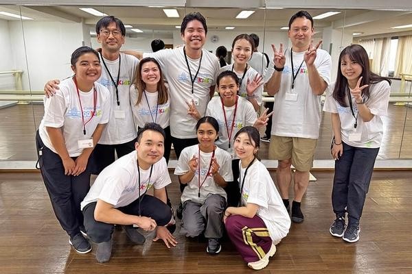 画像2: フィリピン人の先生とリアルにZUMBA！英語で踊って学ぶQQEnglishの国際交流イベントをレポート