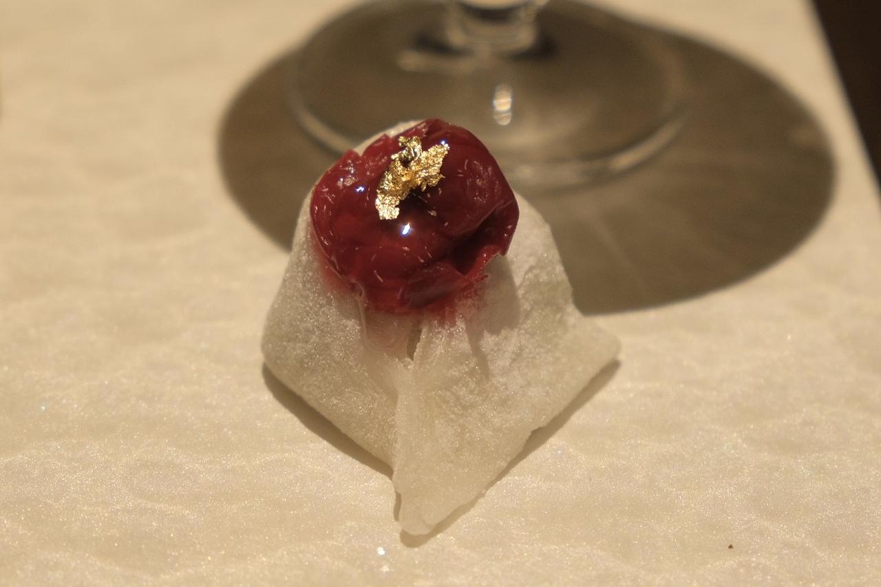 画像: ●【日本茶を使用した逸品】煎茶あん求肥包み