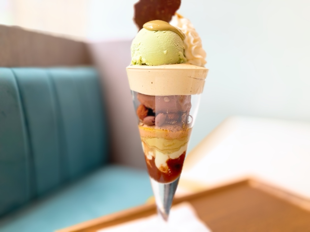 画像2: 美しいグラスでいただく、食感も楽しいパフェ