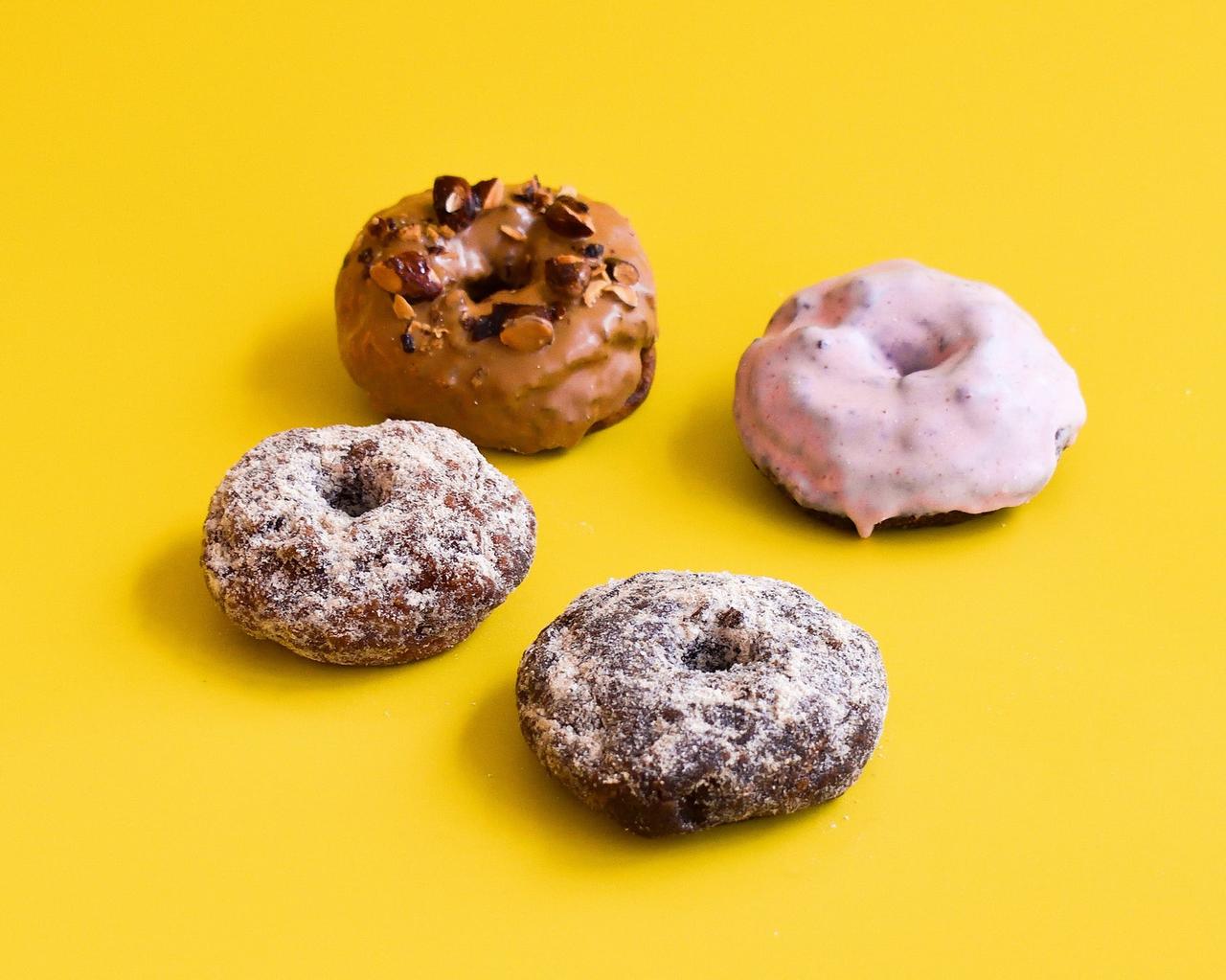 画像: I'm free?オリジナル(左手前)/ I'm free ? カカオ(右手前)/ キャラメルナッツ(左奥)/ いちごチョコレート(右奥)※写真はイメージです