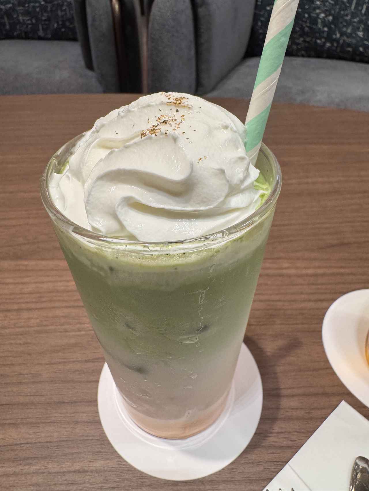 画像: 抹茶ピーチラテ　単品価格:1480円（税込・15％サ別） ＊セット料金 お1人様 8,800円／税サ込