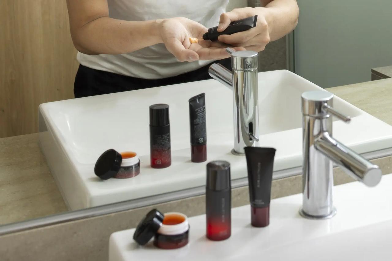 画像: 「ASTALIFT MEN」商品 使用イメージ