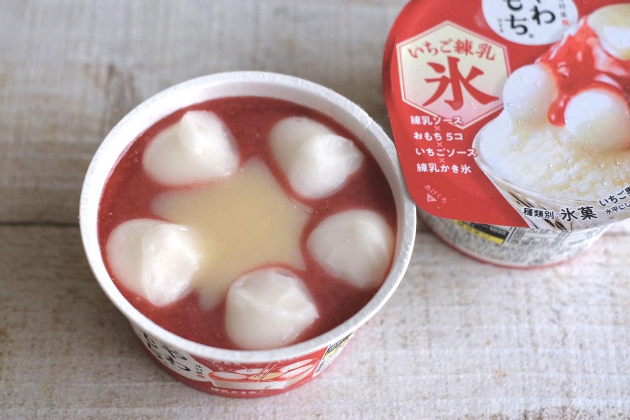 画像: （1）果肉や果汁を贅沢に使用したフレッシュないちごソースと、やさしい甘さの練乳ソース