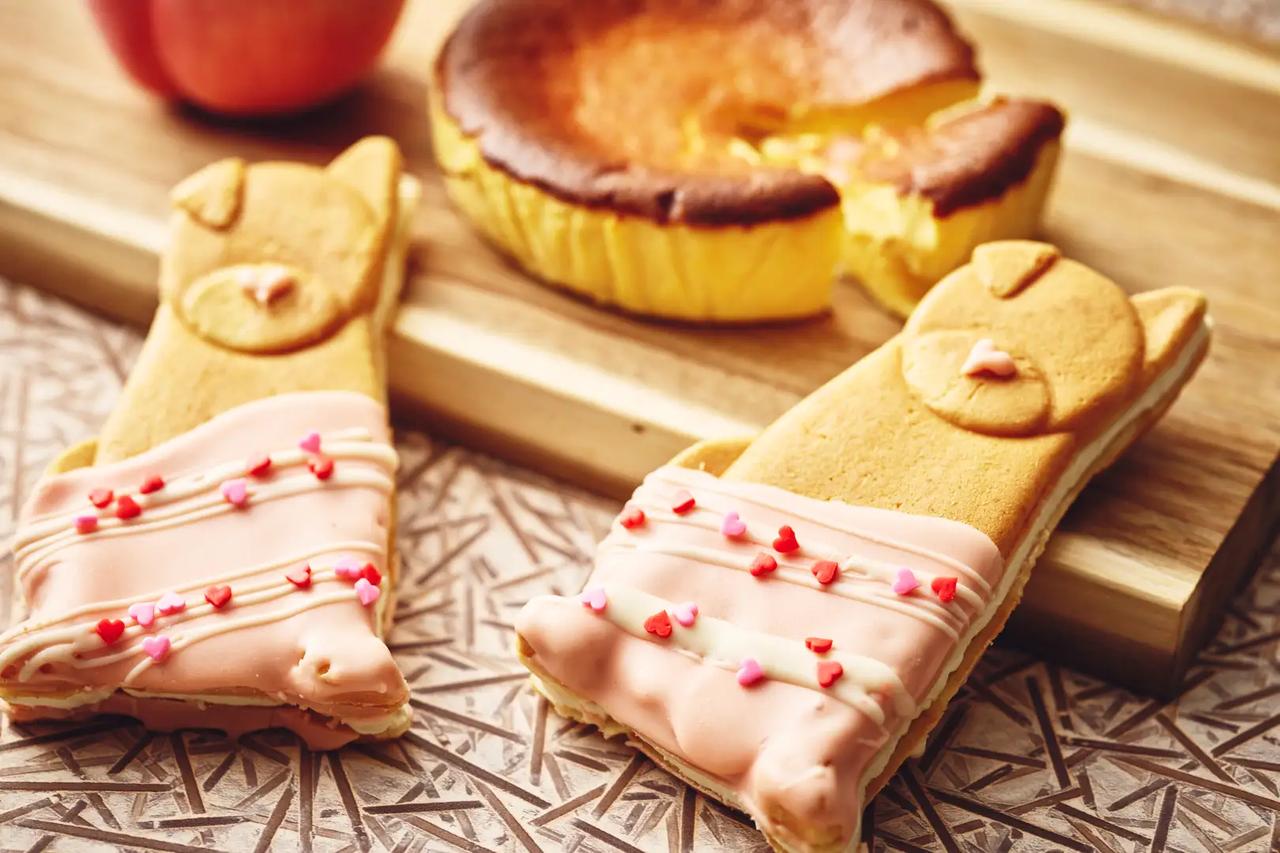 画像: ■ピーチ ミント チーズケーキ　888円（税込） ピーチ、ミント、チーズケーキという、意外性のある組み合わせが印象的な夏限定のハチ公ワッフル。淡いピンクカラーが可愛らしく、夏のワクワク感をより一層盛り上げます。