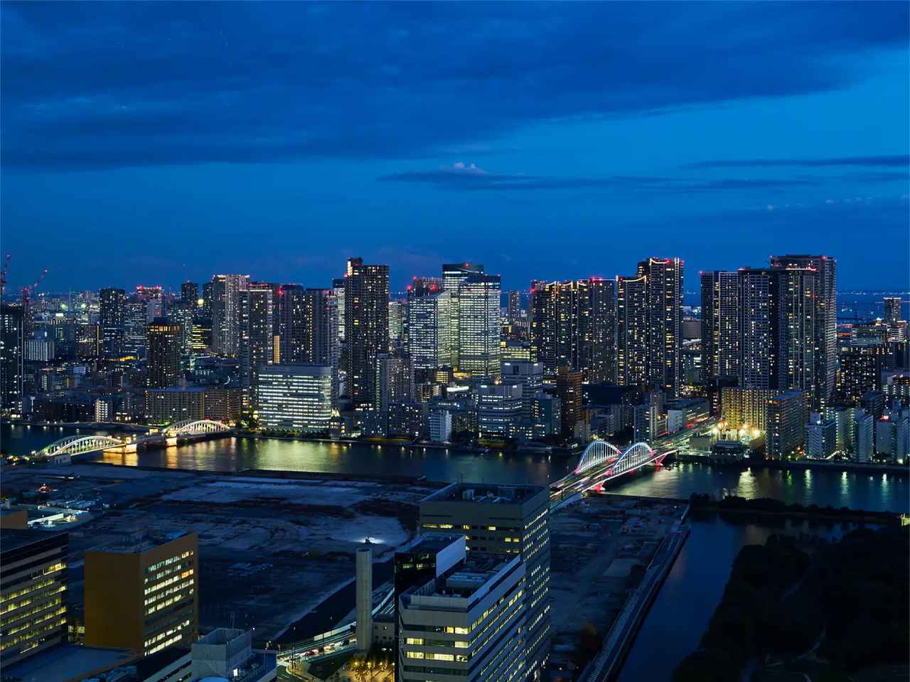 画像: 24Fバー・ラウンジ「THE BAR」からの夜景