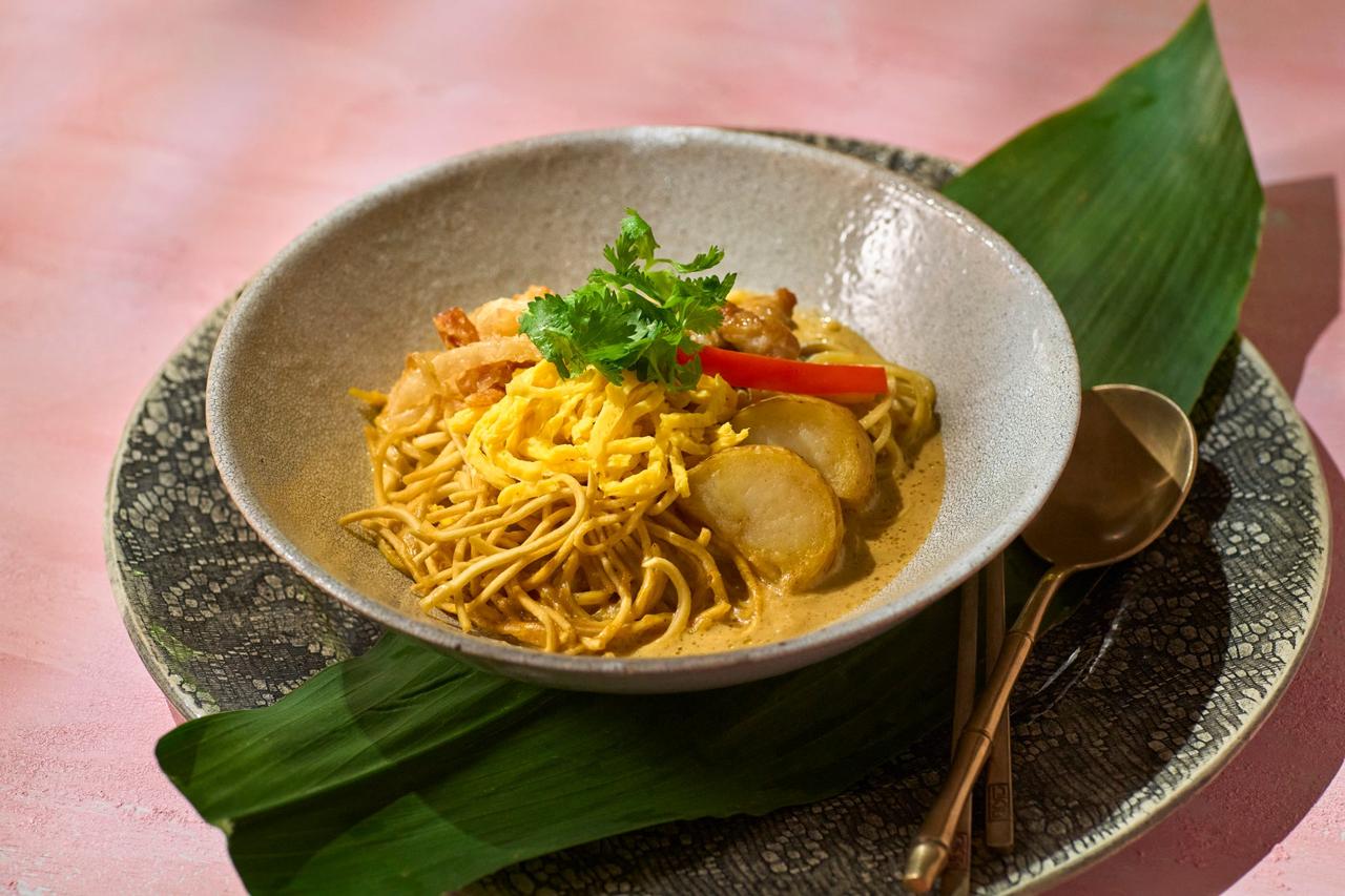 画像: 成城石井自家製 マッサマンカレーヌードル（自家製麺使用）